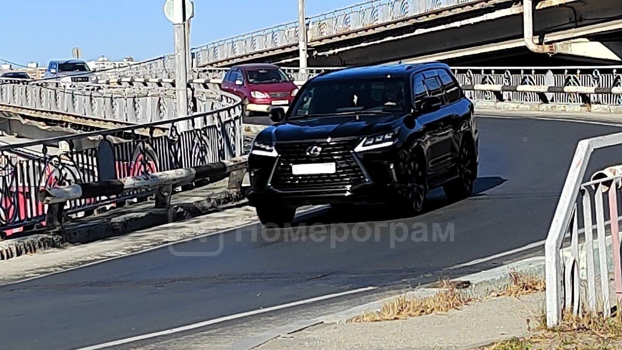 Lexus LX 600, связываемый в открытых источниках с руководителем